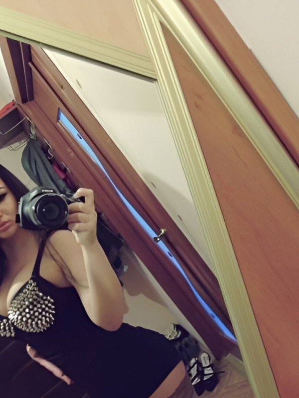 Дарина привлекательная девушка из Мончегорска цена от 2000 руб