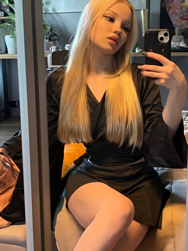 Ульяна привлекательная девушка из Мончегорска цена от 1500 руб